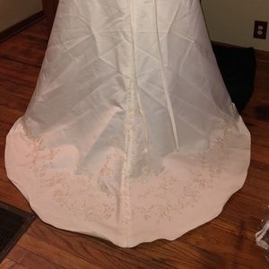 Size 14W wedding dress.